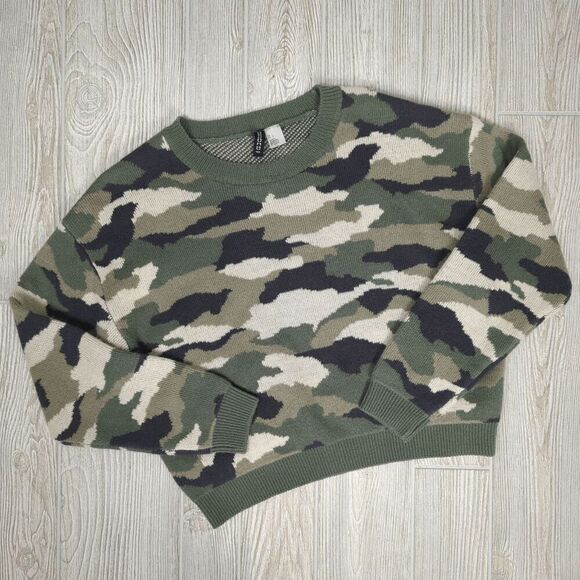 Divided By H&M Women’s Large Cropped Camo Green Pullover Sweater - Picture 5 of 7